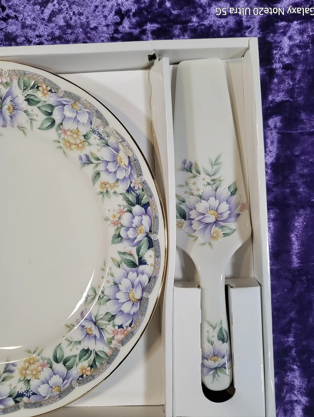 0904. In Original Box ~ Andrea by Sadek Cake Plate & Server 'Donna' Pattern 10.5